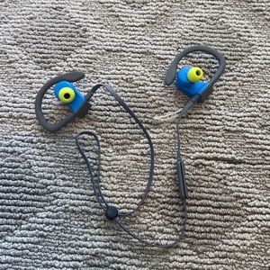Like new beats headphones, worn a couple times and just no longer need